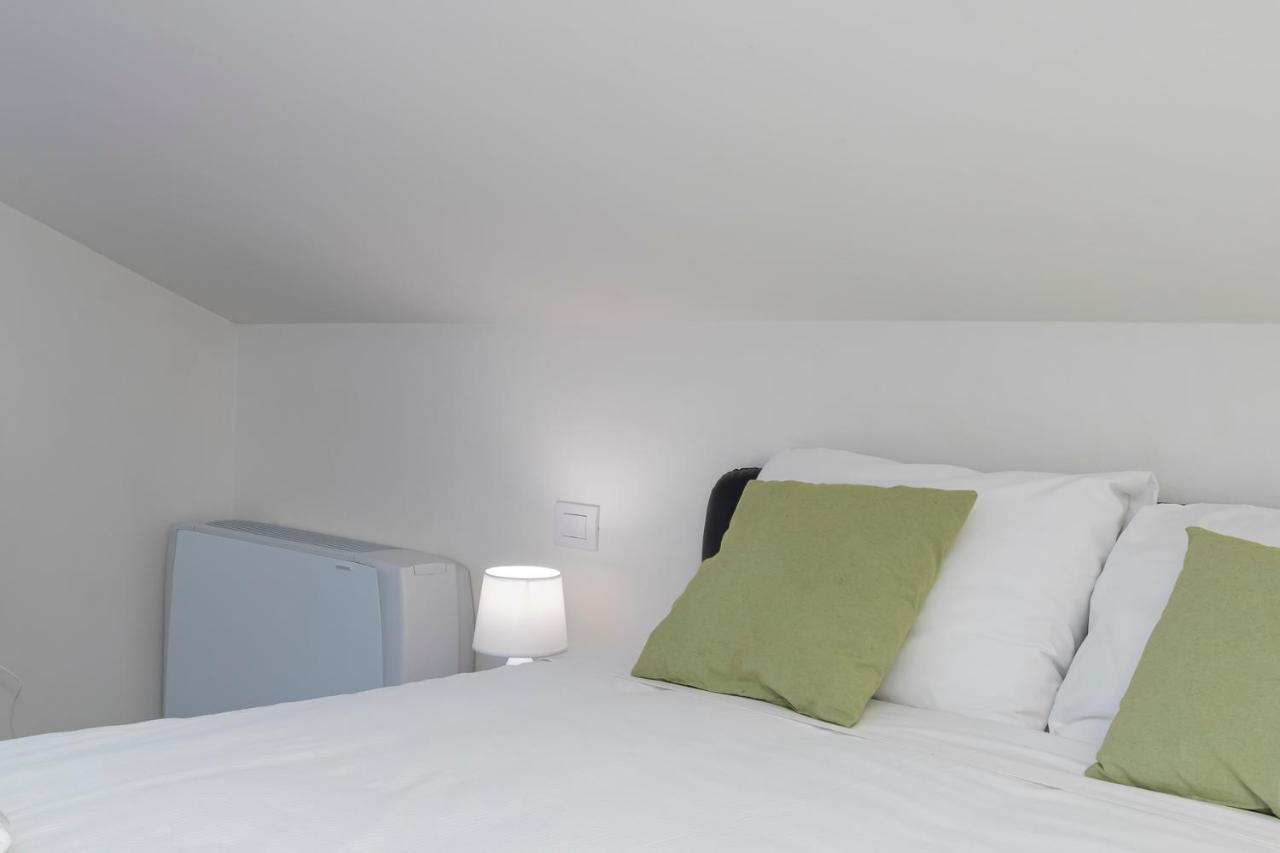 Apartment Splendida Mansarda A Pochi Passi Da M4 Argonne